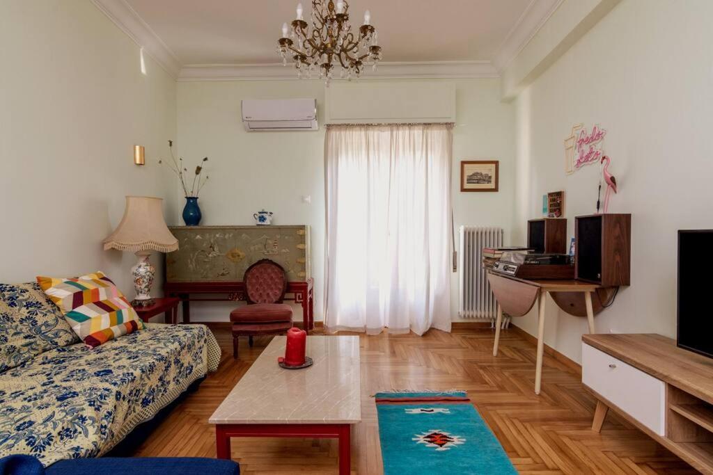 Iphigenia 2 Bedroom Retro Downtown Apartment เอเธนส์ ภายนอก รูปภาพ