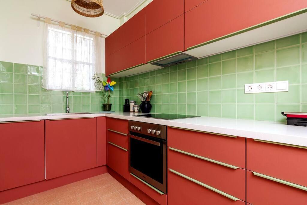 Iphigenia 2 Bedroom Retro Downtown Apartment เอเธนส์ ภายนอก รูปภาพ