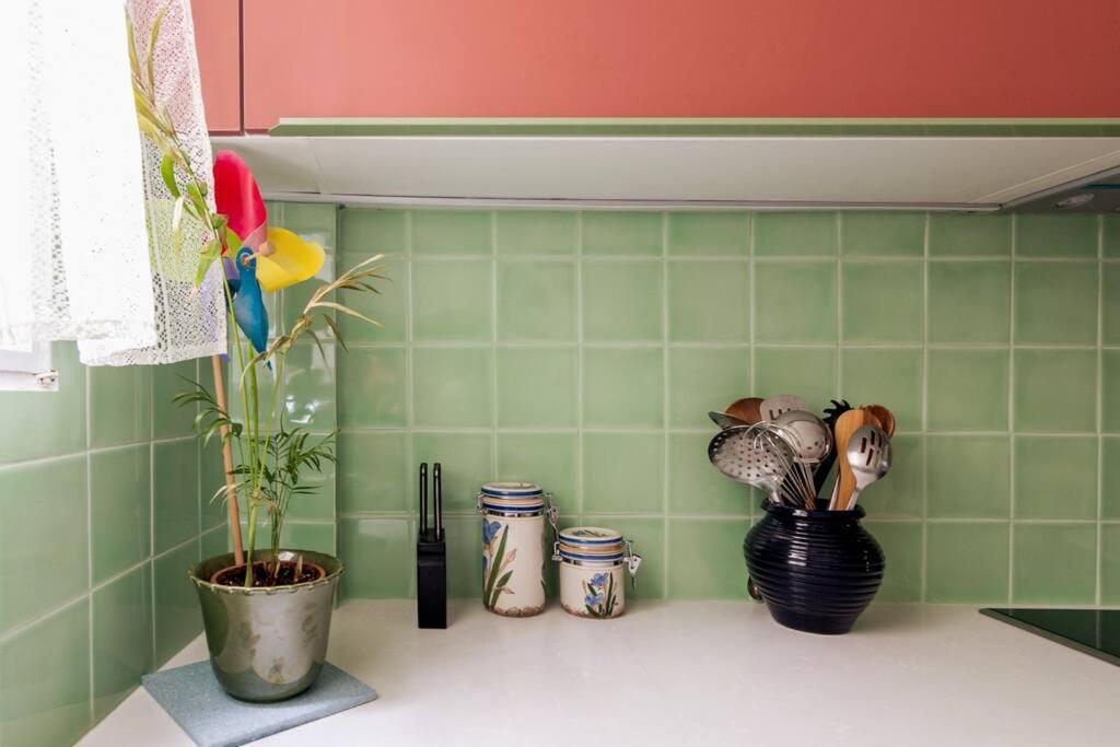 Iphigenia 2 Bedroom Retro Downtown Apartment เอเธนส์ ภายนอก รูปภาพ